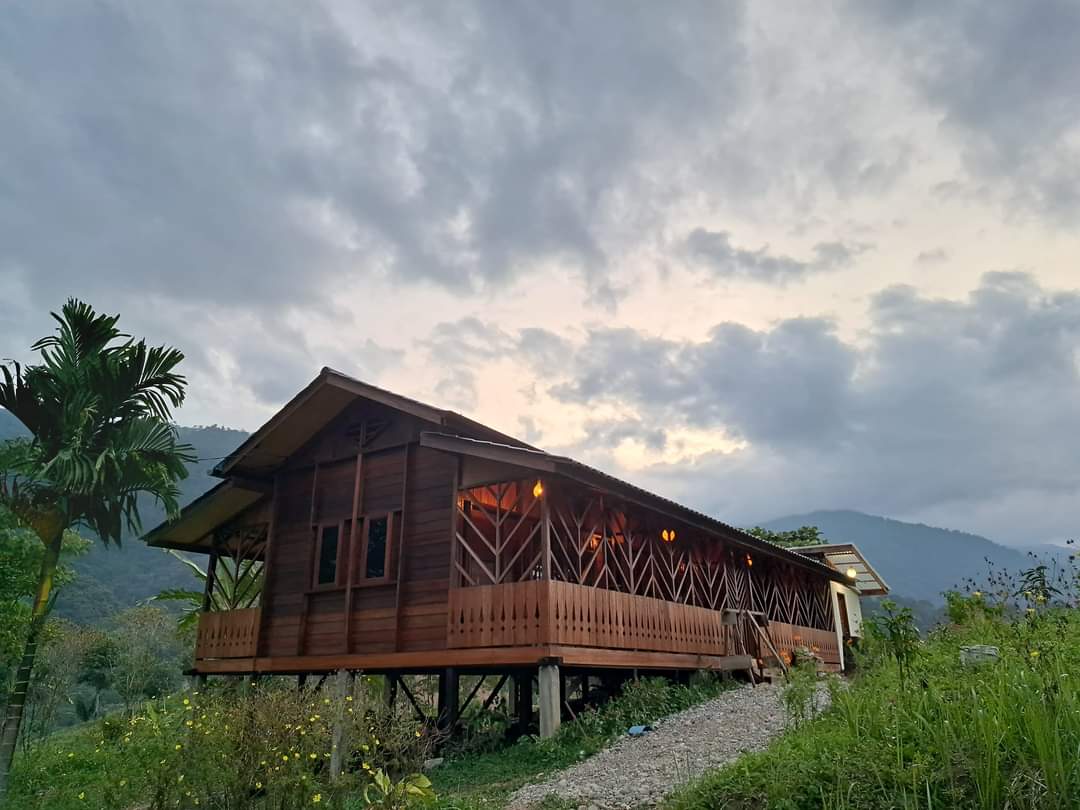 ketambe accommodation with hot shower and views of the jungle