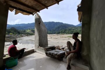 Destroyed house overlooking Ketambe river